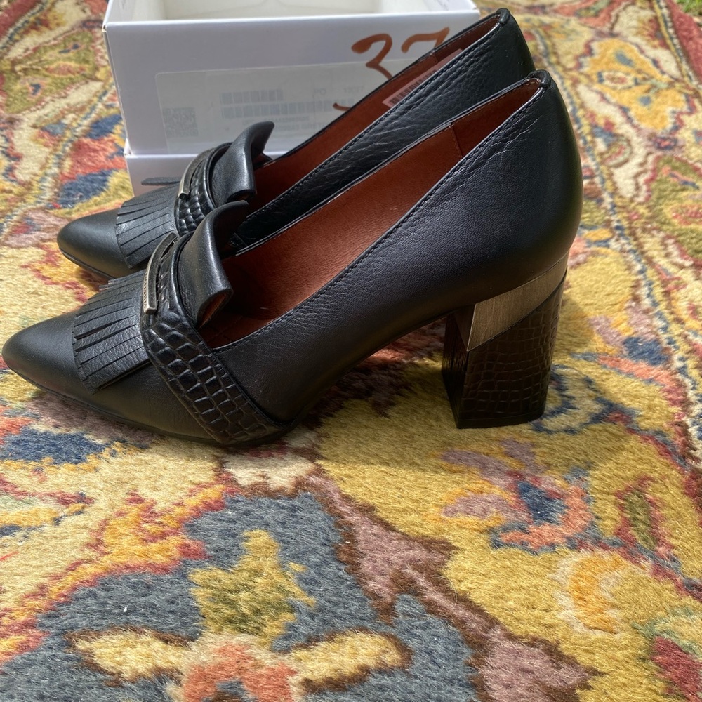 Hispanitas Black Leather Women's Heels with Gold Accents